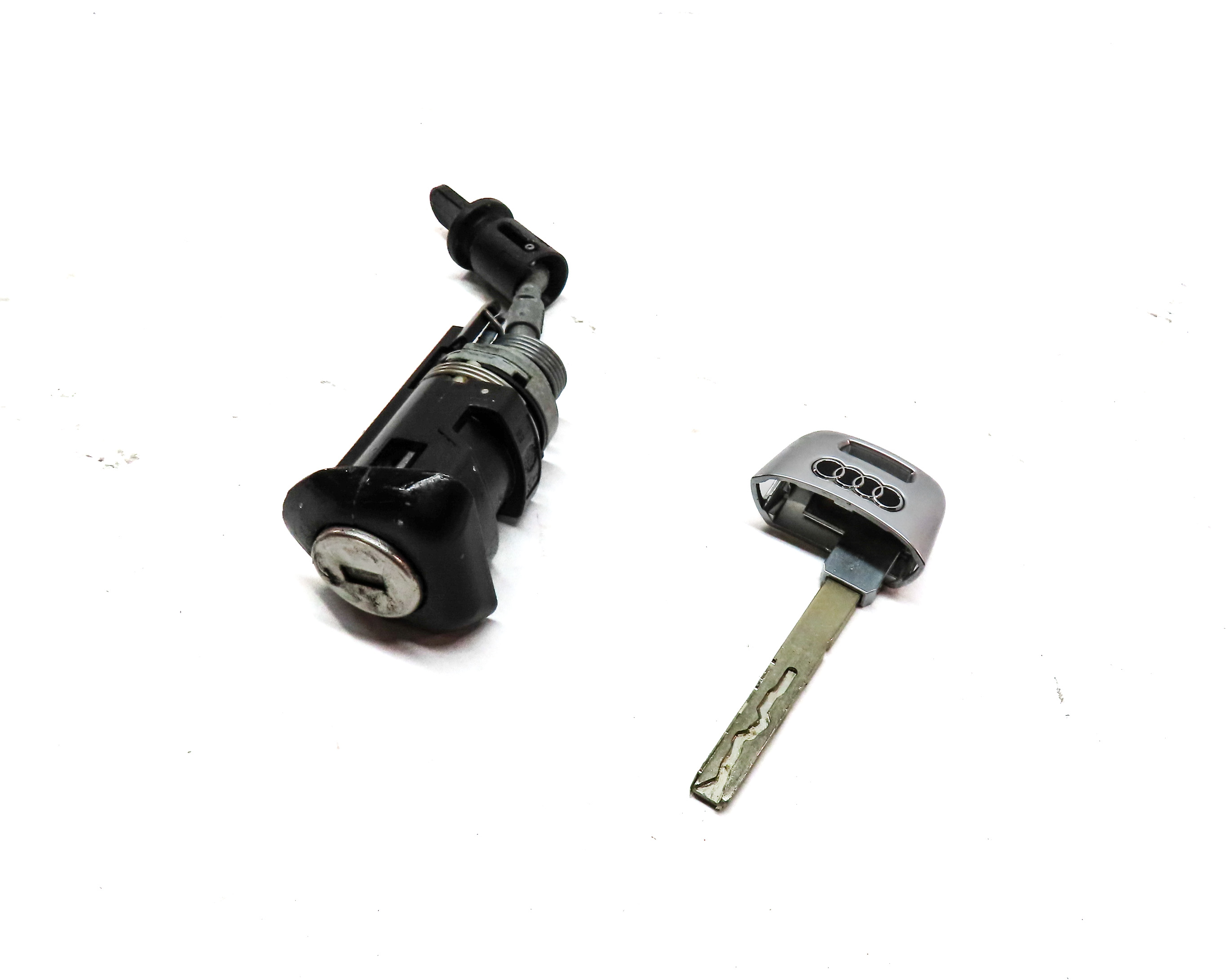 2019 AUDI Q5 (FY 80A) FRONT LEFT DRIVER DOOR HANDLE LOCK CYLINDER w/ KEY — exact item pictured